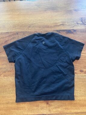 Lululemon Black Short Sleeve Athletic Top